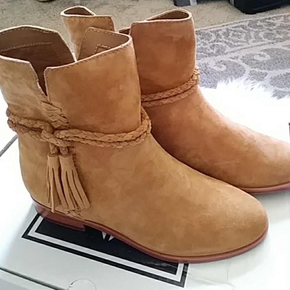 Frye Cara Short Booties in Wheat